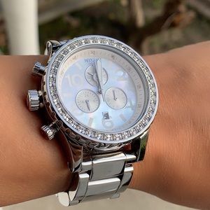🥳Nixon 42-20 Crystal Bezel Watch